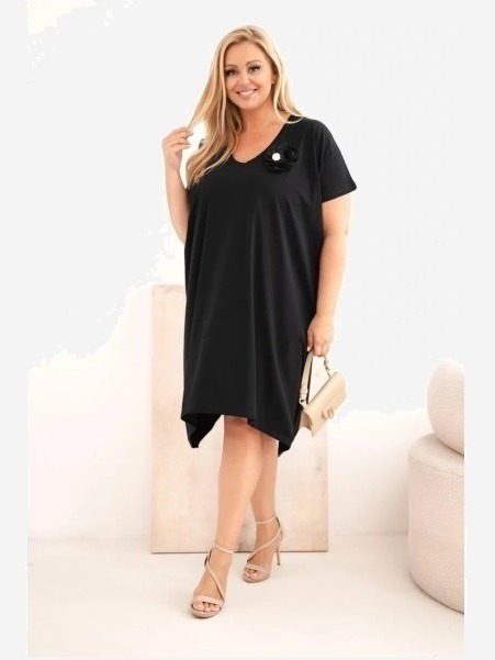 Dámske bavlnené šaty Plus Size s brošňou a výstrihom čierna