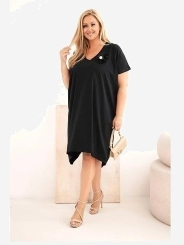 Dámske bavlnené šaty Plus Size s brošňou a výstrihom čierna