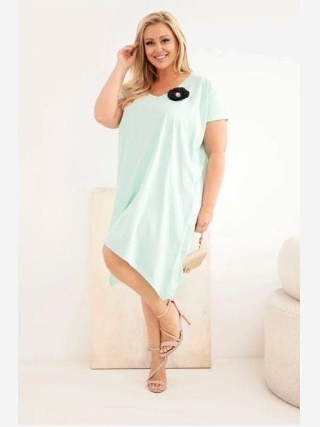 Dámske bavlnené šaty Plus Size s brošňou a výstrihom mätová