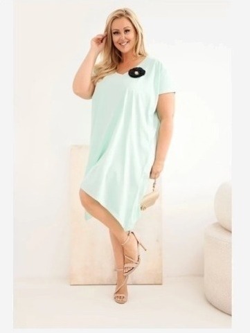 Dámske bavlnené šaty Plus Size s brošňou a výstrihom mätová