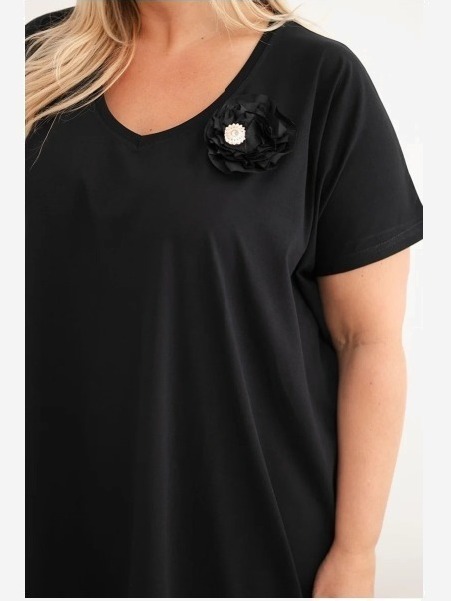 Dámske bavlnené šaty Plus Size s brošňou a výstrihom čierna