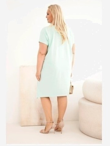 Dámske bavlnené šaty Plus Size s brošňou a výstrihom mätová