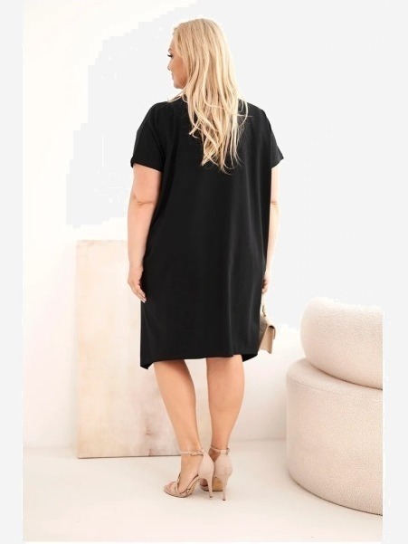 Dámske bavlnené šaty Plus Size s brošňou a výstrihom čierna
