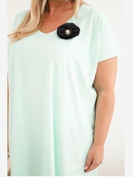Dámske bavlnené šaty Plus Size s brošňou a výstrihom mätová