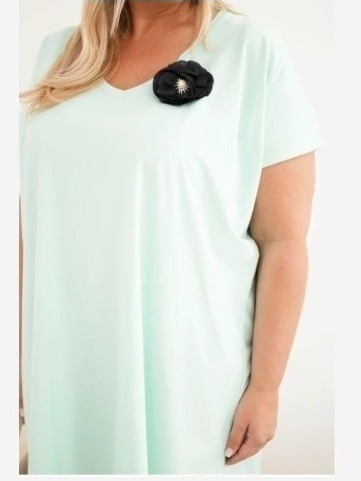 Dámske bavlnené šaty Plus Size s brošňou a výstrihom mätová