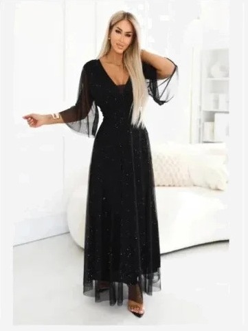 654-5 Dlhé trblietavé šaty plus size s výstrihom a priesvitným rukávikom - čierne