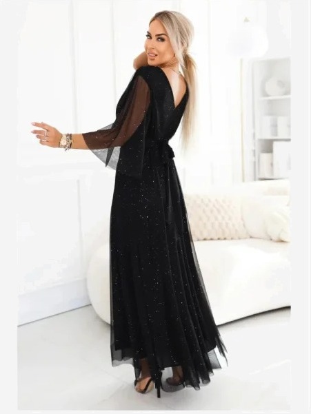 654-5 Dlhé trblietavé šaty plus size s výstrihom a priesvitným rukávikom - čierne