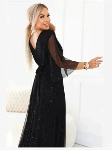 654-5 Dlhé trblietavé šaty plus size s výstrihom a priesvitným rukávikom - čierne