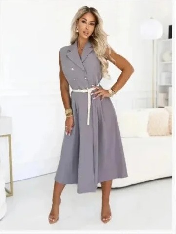 596-5 Elegantná midi šmizjerka so zlatými gombíkmi a opaskom - sivá