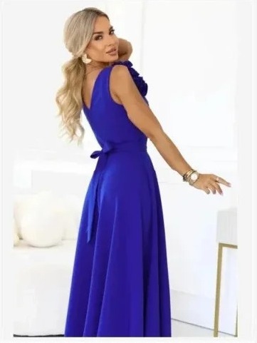 643-8 Elegantné večerné maxi šaty s rázporkom a ružami - chrpovo modré