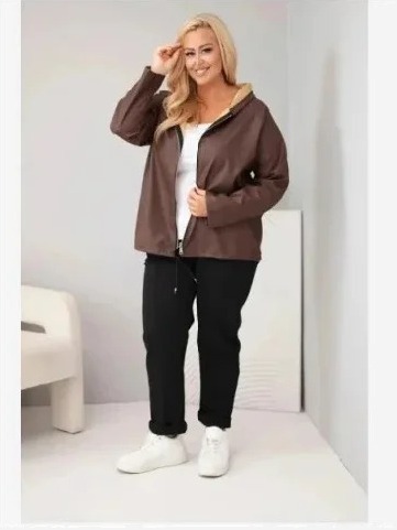 Dámska bunda Plus Size s kapucňou a nastaviteľným spodkom hnedá