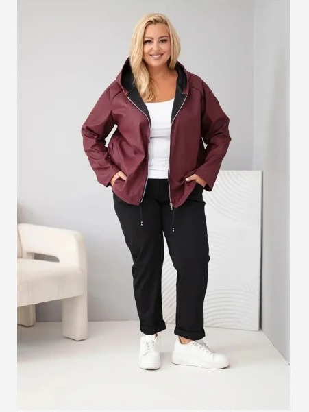 Dámska bunda Plus Size s kapucňou a nastaviteľným spodkom bordová