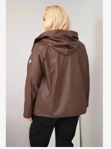 Dámska bunda Plus Size s kapucňou a nastaviteľným spodkom hnedá