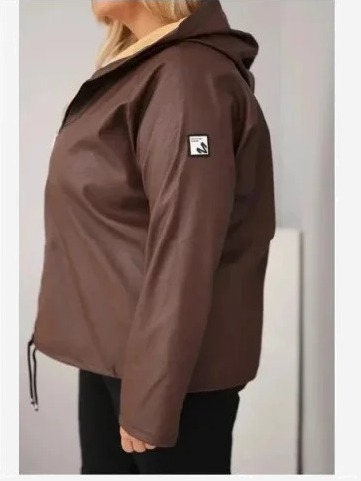 Dámska bunda Plus Size s kapucňou a nastaviteľným spodkom hnedá