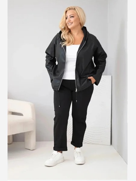 Dámska bunda Plus Size s kapucňou a nastaviteľným spodkom čierna