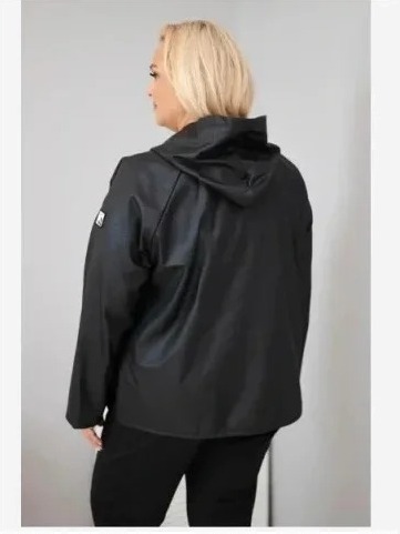Dámska bunda Plus Size s kapucňou a nastaviteľným spodkom čierna