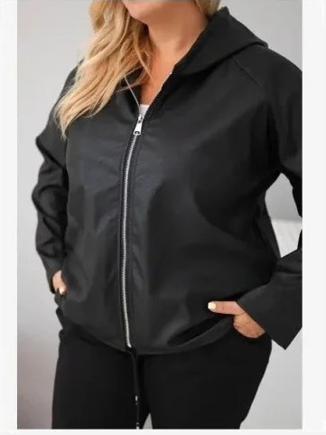 Dámska bunda Plus Size s kapucňou a nastaviteľným spodkom čierna