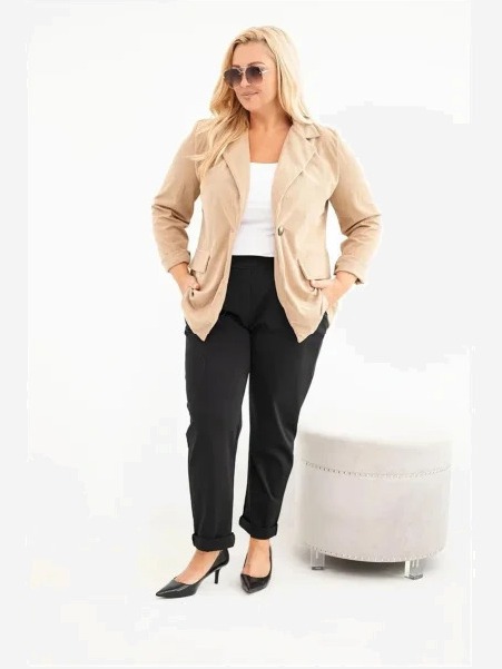 Dámsky sako Plus Size z manšestru s klopami a vreckami camelová