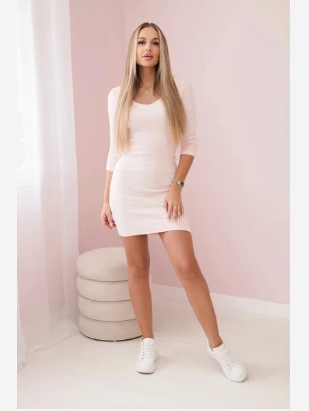 Šaty s výstrihom prášková ružová