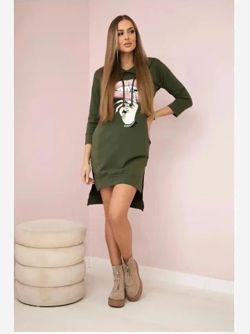 Šaty s dlhším chrbtom a farebnou potlačou khaki