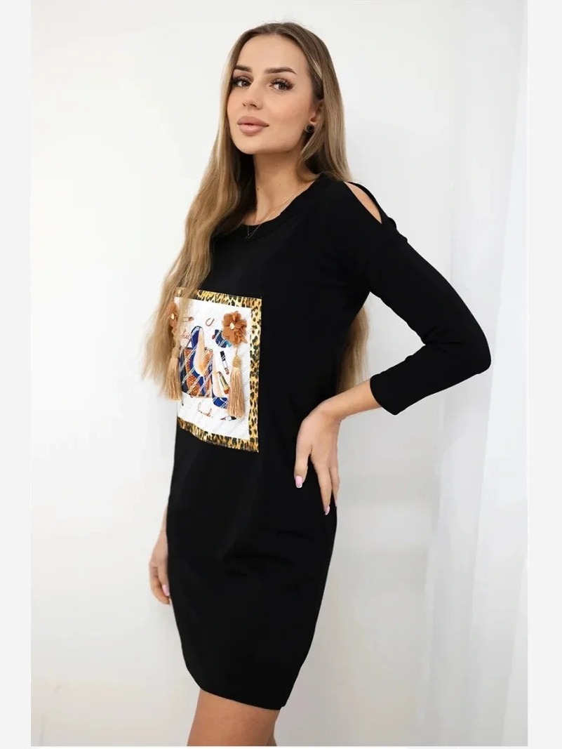 Šaty s grafikou 3D a ozdobnými strapcami čierna