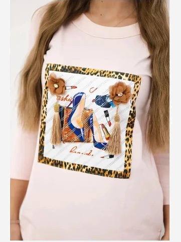 Šaty s grafikou 3D a ozdobnými strapcami ružová