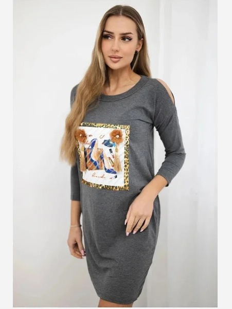 Šaty s grafikou 3D a ozdobnými strapcami sivá