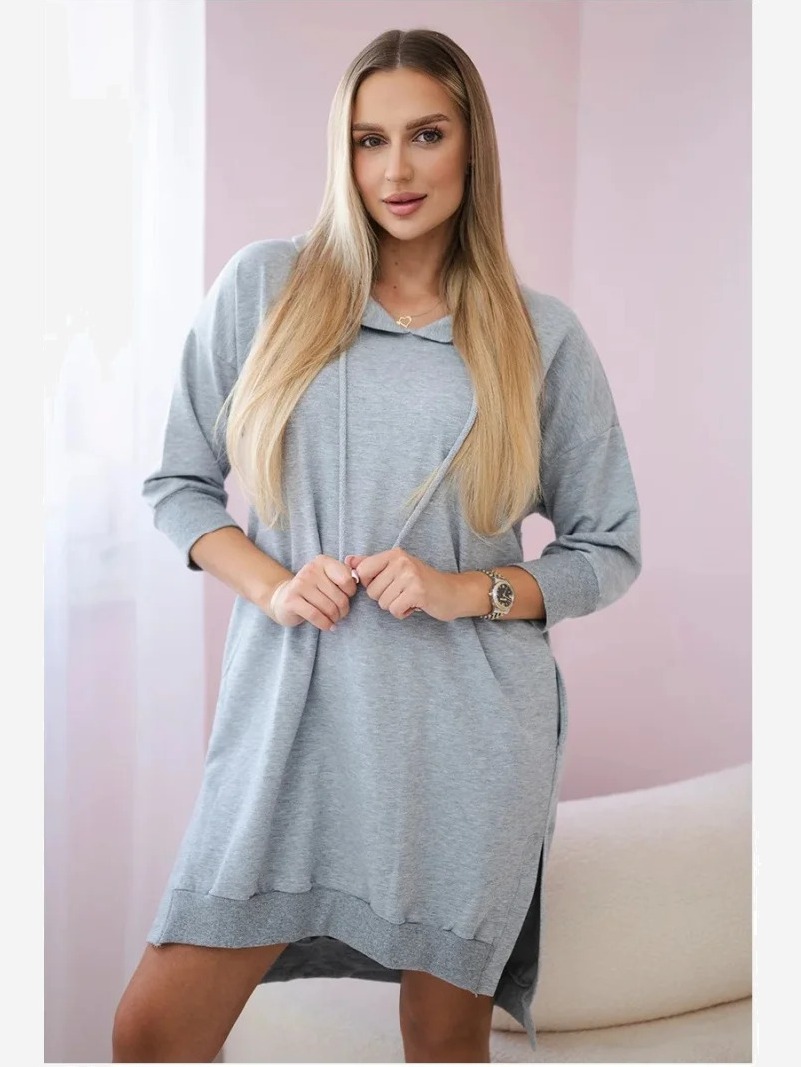 Šaty s kapucňou a dlhším chrbtom šedá