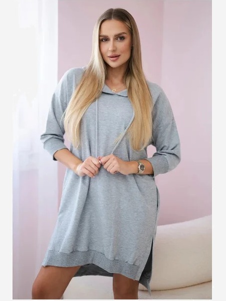 Šaty s kapucňou a dlhším chrbtom šedá