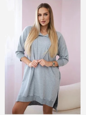 Šaty s kapucňou a dlhším chrbtom šedá