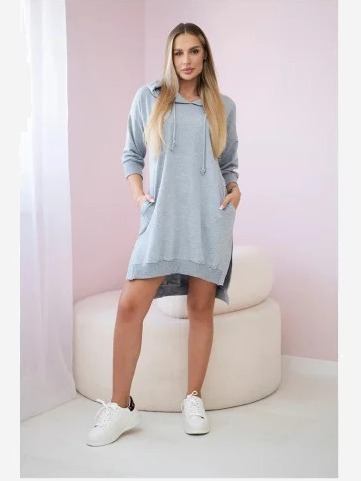 Šaty s kapucňou a dlhším chrbtom šedá