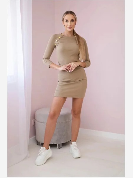Šaty s ozdobnými gombíkmi farba ťavy