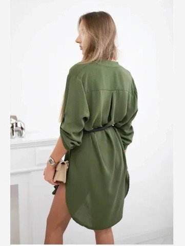 Šaty s dlhším chrbtom a opaskom khaki