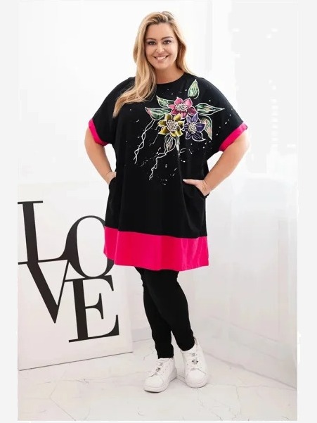 Fuksiová dámska tunika Plus Size s kvetinovým vzorom a ozdobnými perličkami
