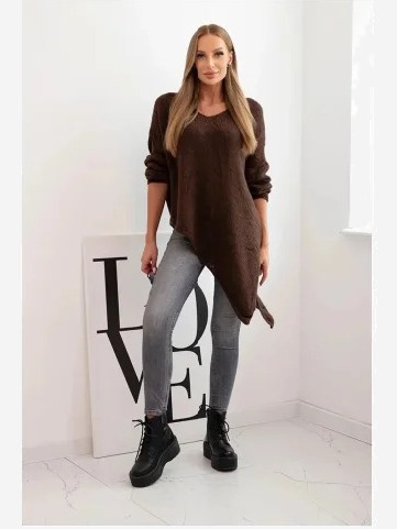 Dámsky asymetrický sveter z vlny Plus Size s výstrihom do V hnedý
