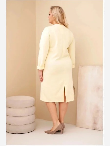 Dámska plus size sukňa maslová s výstrihom V a rukávom žltá