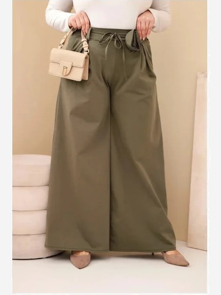 Dámske nohavice Plus Size so širokou nohavicou a ozdobným kvetom v páse khaki