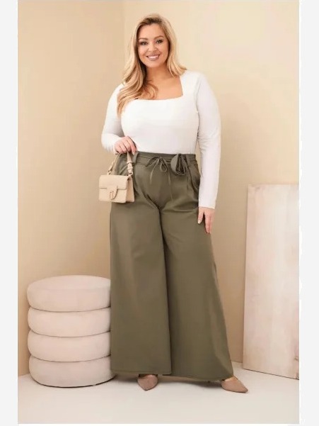 Dámske nohavice Plus Size so širokou nohavicou a ozdobným kvetom v páse khaki