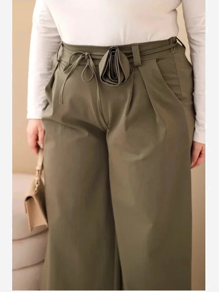 Dámske nohavice Plus Size so širokou nohavicou a ozdobným kvetom v páse khaki