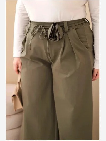 Dámske nohavice Plus Size so širokou nohavicou a ozdobným kvetom v páse khaki