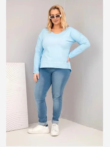 Dámska blúzka Plus Size s V výstrihom a dlhším zadným dielom modrá