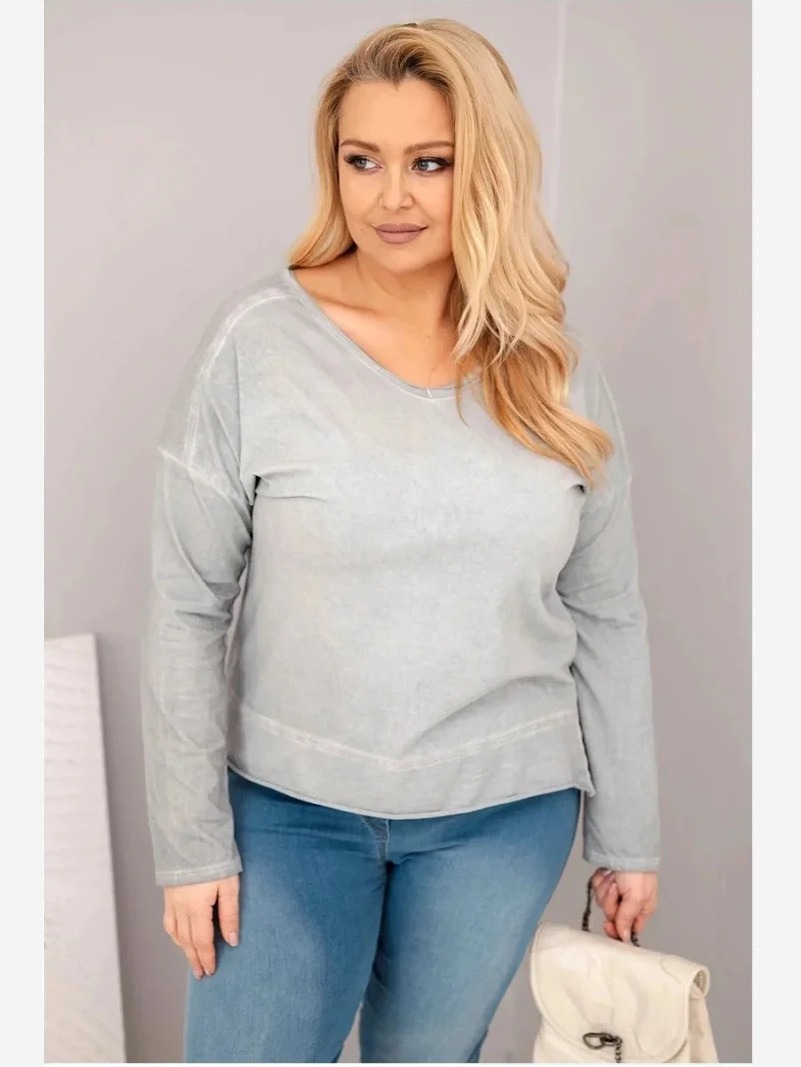 Dámska blúzka Plus Size s V-dekoltom a dlhším zadným dielom šedá