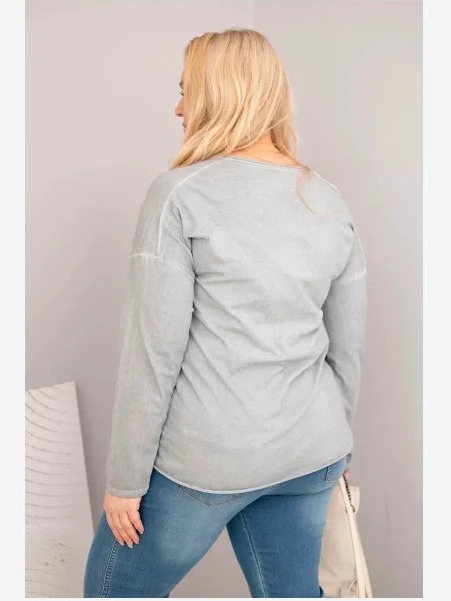 Dámska blúzka Plus Size s V-dekoltom a dlhším zadným dielom šedá