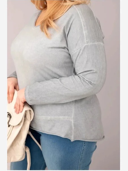 Dámska blúzka Plus Size s V-dekoltom a dlhším zadným dielom šedá