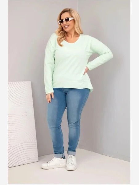 Dámska blúzka Plus Size s V-dekoltom a dlhším zadným dielom mentolová