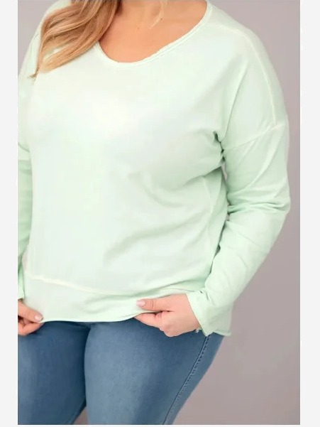 Dámska blúzka Plus Size s V-dekoltom a dlhším zadným dielom mentolová