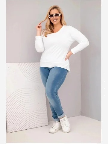 Dámska blúzka Plus Size s V-dekoltom a dlhším zadným dielom biela