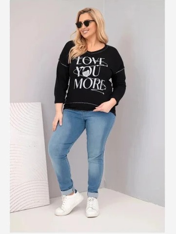 Dámska blúzka Plus Size s nápisom Love You More pretrhnutá čierna