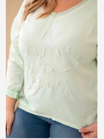 Blúzka dámska Plus Size pretrhnutá s nápisom a perlami mätová