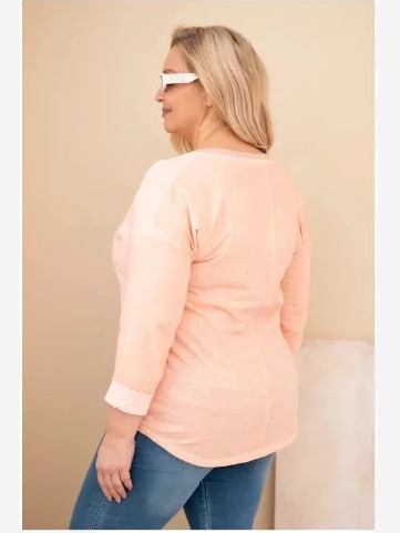 Dámska blúzka Plus Size s potlačou a perlami broskyňová